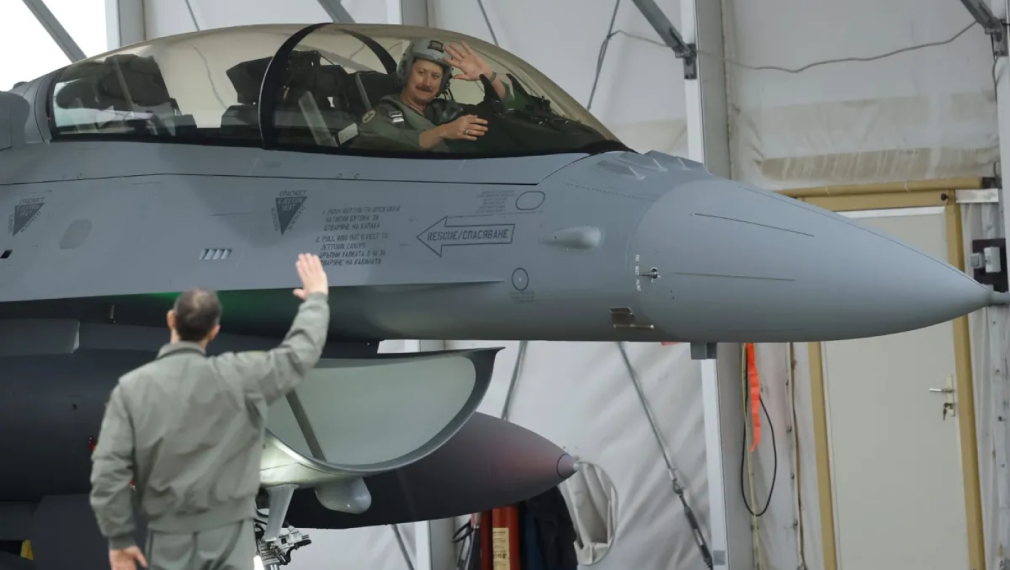 България купува от САЩ ракети за F-16 за близо 1 млрд. долара