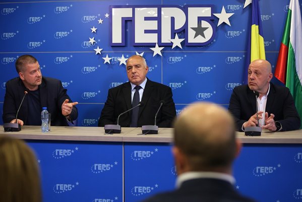 Крахът в София и една амбициозна жена били май проблем на ГЕРБ, не емоционалната оставка на кмета Живко Тодоров