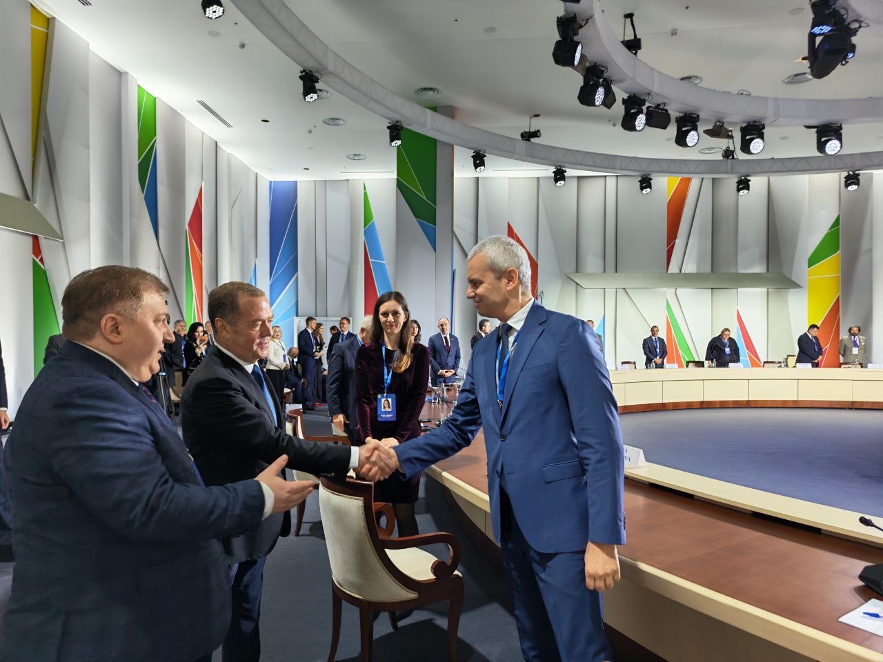 Костадин Костадинов се срещна с Дмитрий Медведев на форум на БРИКС