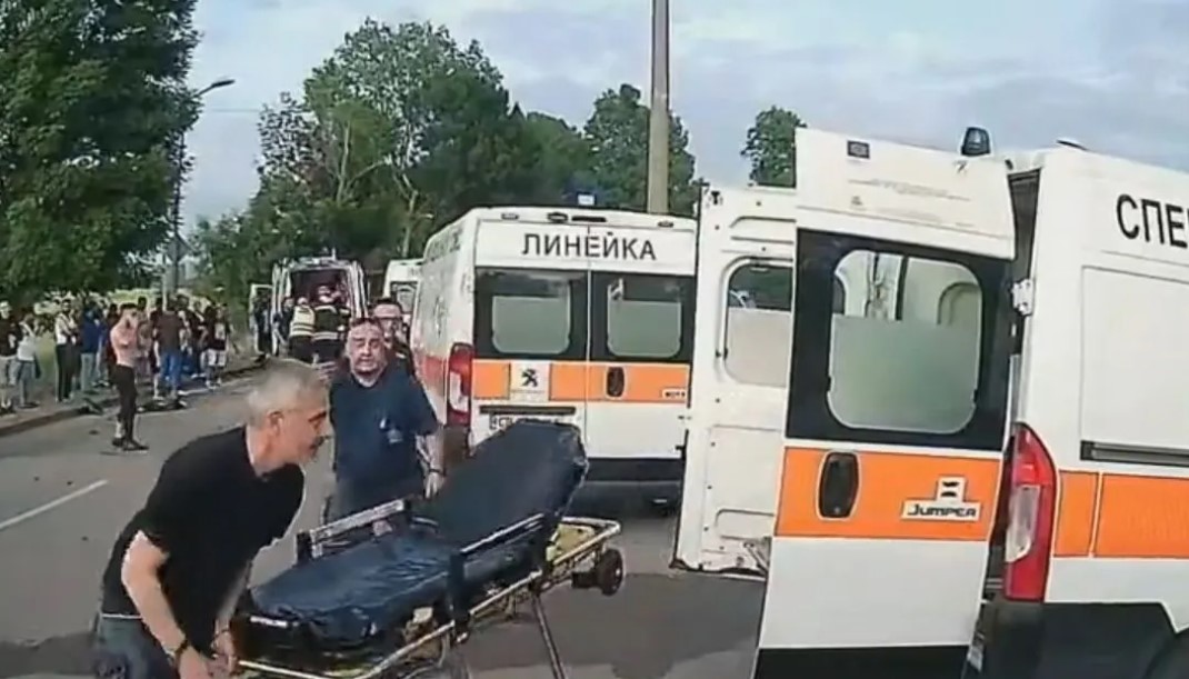 Първите минути след катастрофата на „Челопешко шосе“: Разкрития от екипите на Спешна помощ