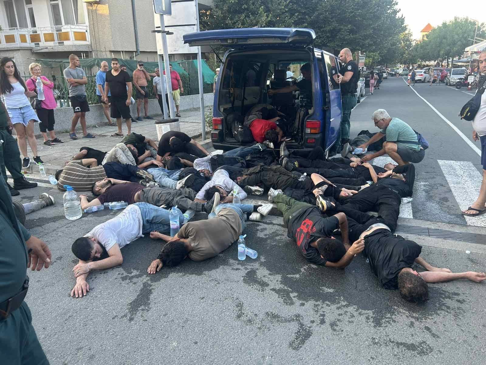 След гонката: Задържан е шофьорът на буса, превозващ 24 нелегални мигранти