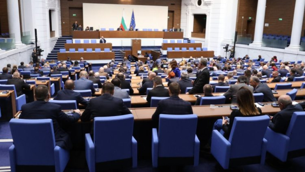 Парламентът единодушно: България иска временно спиране на въглеродните квоти на ЕС