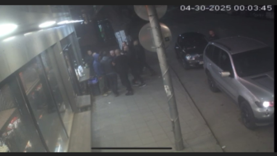 Жестоко нападение: Охранители смазаха от бой четирима мъже