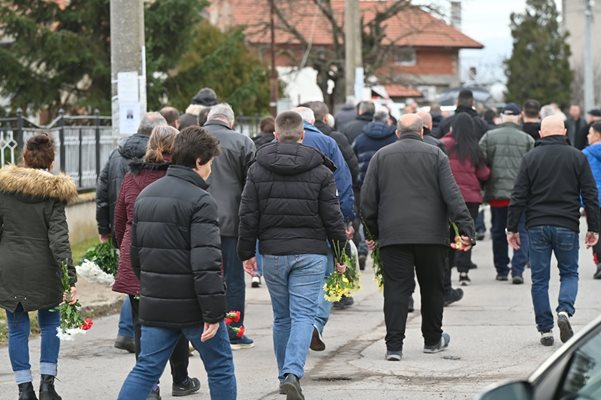 Погребаха легендата Димитър Пенев в родното му село