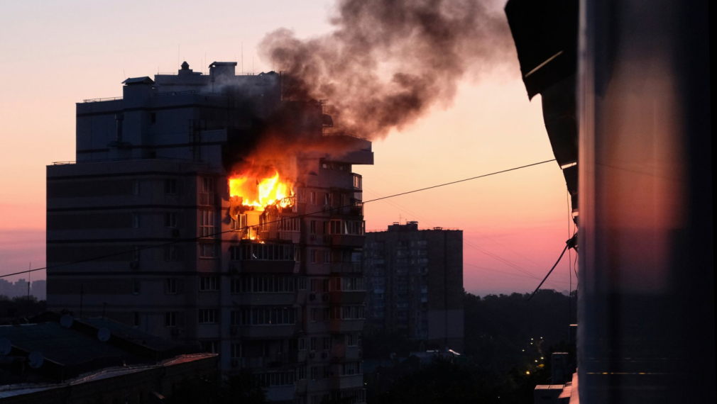 Москва атакува Киев и още 6 града с дронове и ракети, Украйна отговори с удар по рафинерия