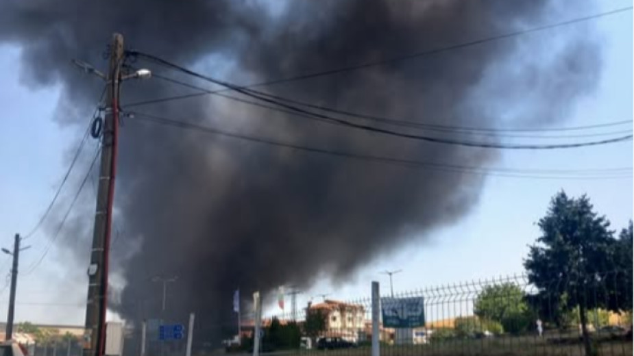 Огнен ад в голям град у нас, чуват се взривове, задействаха BG-Alert (ВИДЕО)