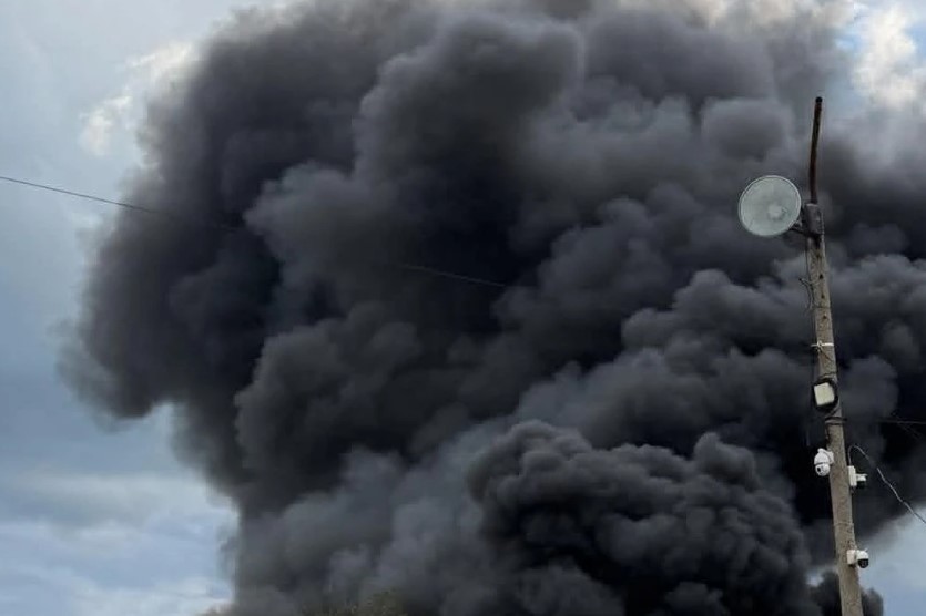 Големият пожар в София е локализиран, запалили са се гуми и пластмаса