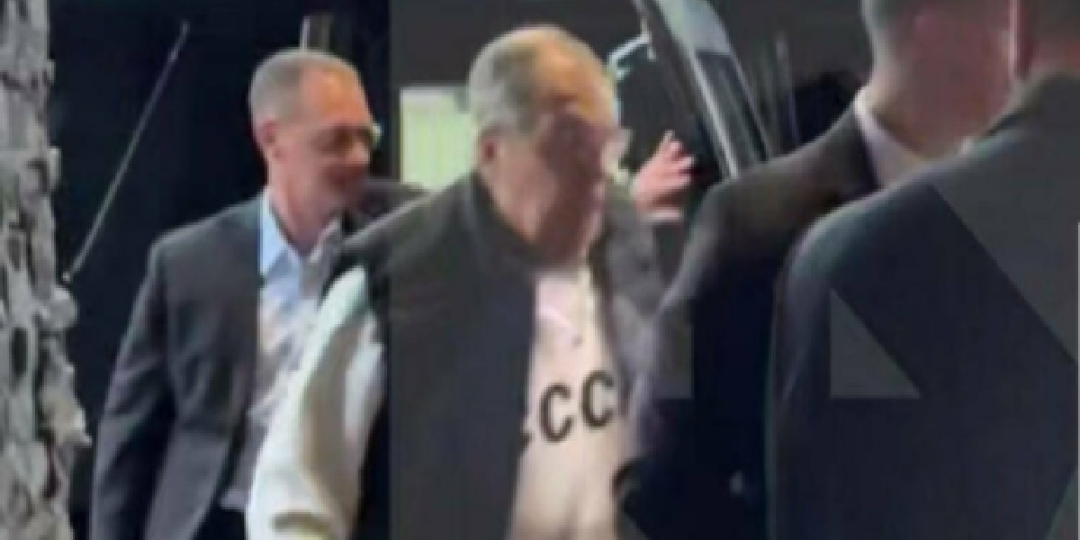 Лавров пристигна в Аляска с блуза „СССР“