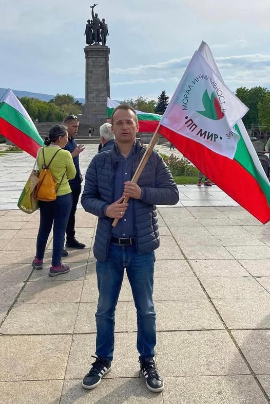 Симеон Славчев: Стартирам подписка за възтановяването на Паметника на Съветската армия в София!