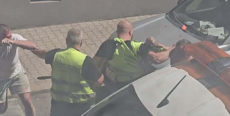 Остава в ареста общинският служител, участвал в боя заради поставена скоба в София