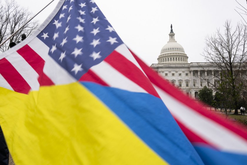 САЩ депортираха първите украински бежанци и декларираха, че няма да има американски войски в Украйна