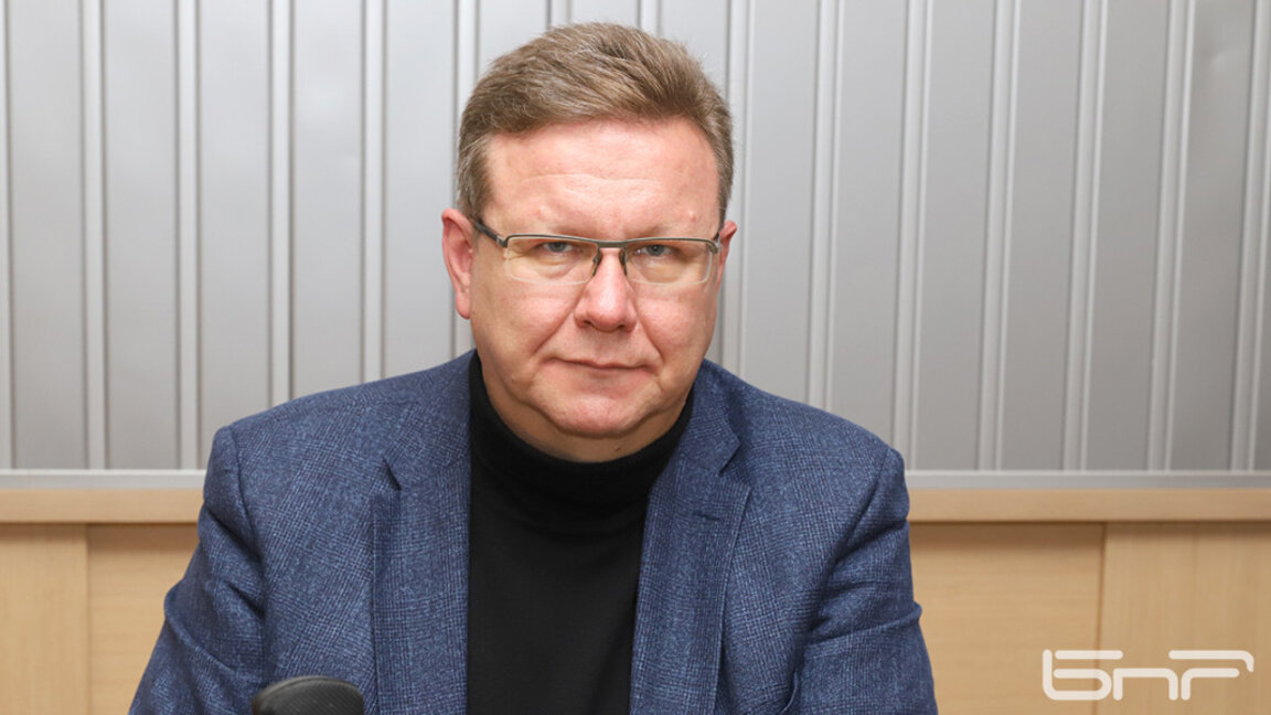 Голям писък срещу БНТ и Карбовски от умните и красивите. Скъпи умнокрасиви приятели! От години не слизате от екрана и говорите отвратителни лъжи за Русия и Украйна