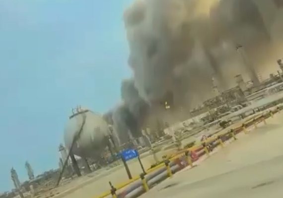 Иран атакува една от най-големите рафинерии на Saudi Aramco в Саудитска Арабия