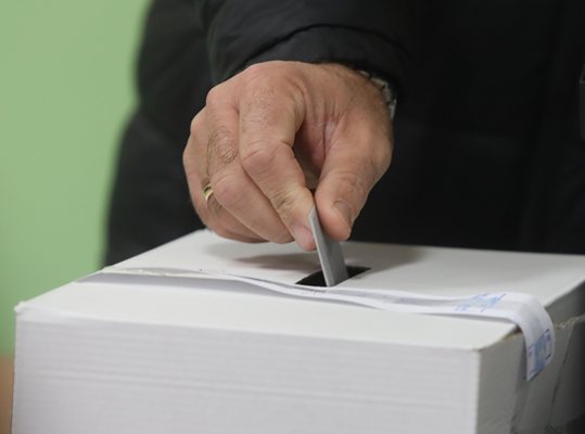 Проблеми с машини и липсващи членове на СИК във Видин