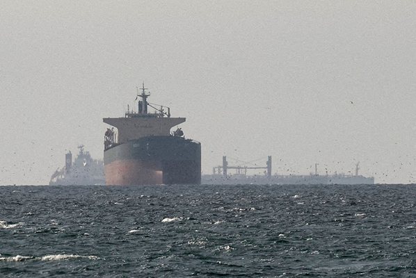 Иран взе 2 кораба за заложници