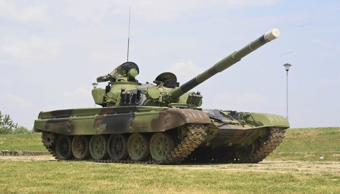България пратила 22 танка на Украйна през Чехия
