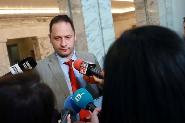 Съдът решава за регистрирането на партия 