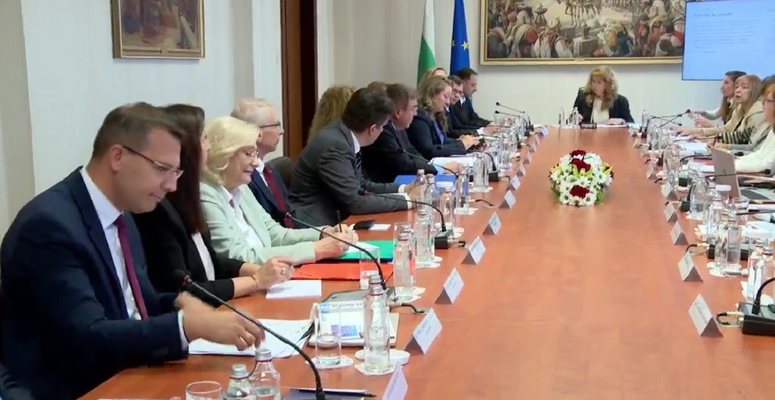 ДБ поискаха становище от ЦИК за мандатите