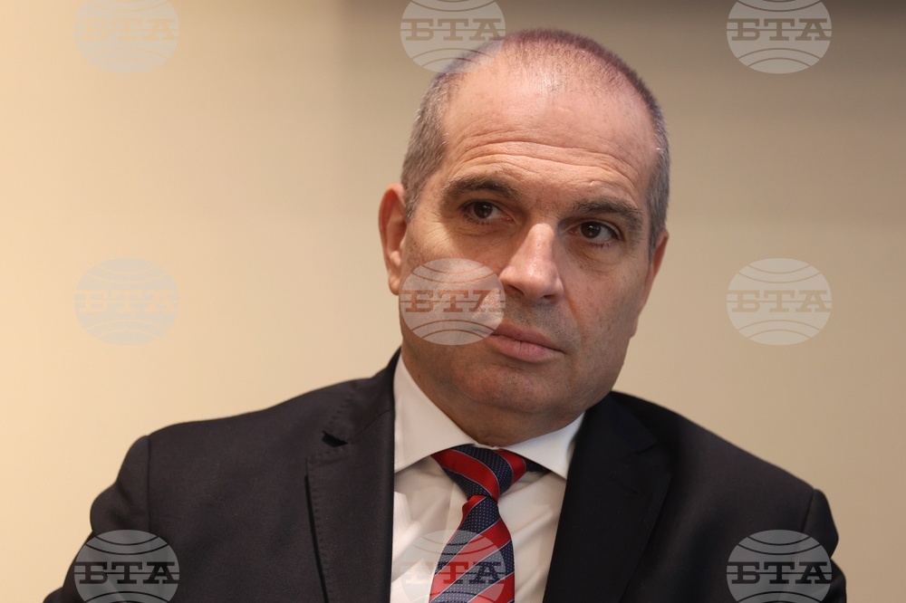 Служителите на ИААА поискали 700 евро от шофьорите на Роби Уилямс, пратили ги да теглят от банкомат