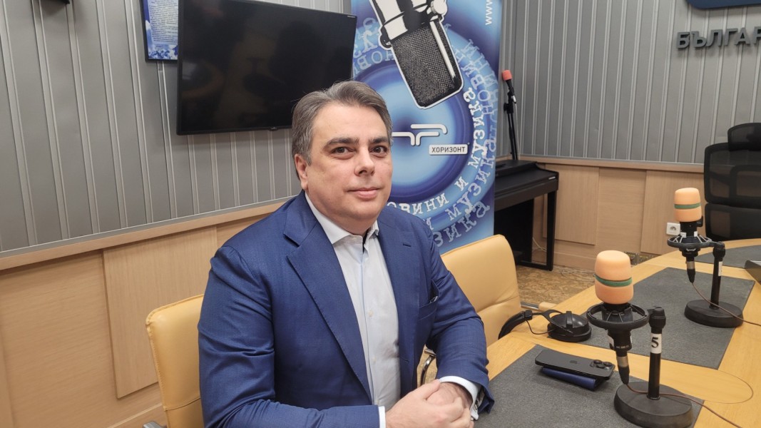 Асен Василев за охраната на Пеевски: Такава няма нито премиерът, нито президентът