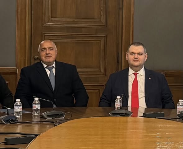 Пеевски се видя с Борисов: ДПС ще подкрепя ГЕРБ до края на мандата. Не иска промени в правителството и участие в него