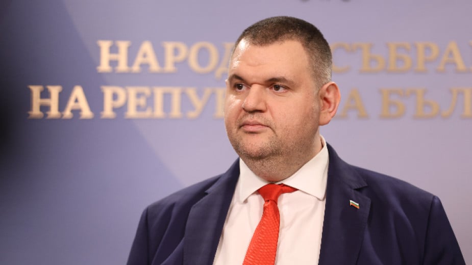 ПЕЕВСКИ ДА РАЗЯСНИ КАКВА МУ Е ПРОГРАМАТА, ДА СЛОЖИ НА МАСАТА СВОЯ ПЛАН ЗА БЪЛГАРИЯ!