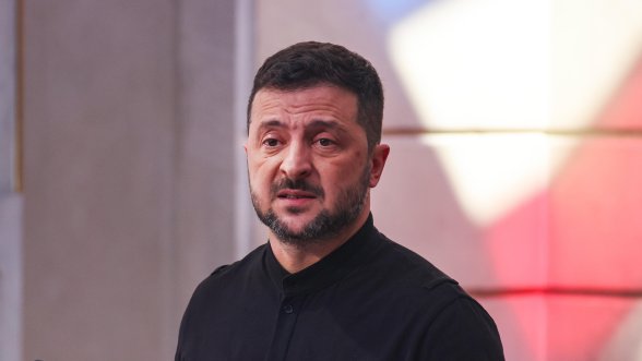 Никой не посрещна Зеленски във Вашингтон. Срещата му с Тръмп е в 20 ч.