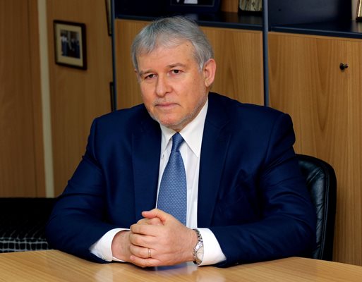 Румен Христов предлага забрана президентът да участва в политика 2 г. след мандата си