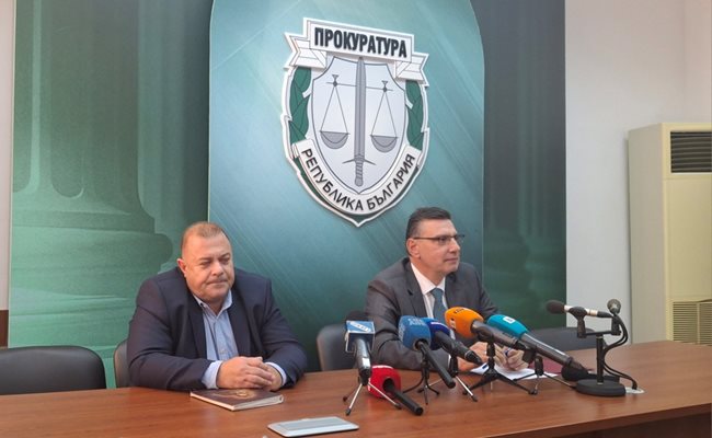 Тройният убиец от Люляково мушкал жертвите си с нож, произвел 7 изстрела
