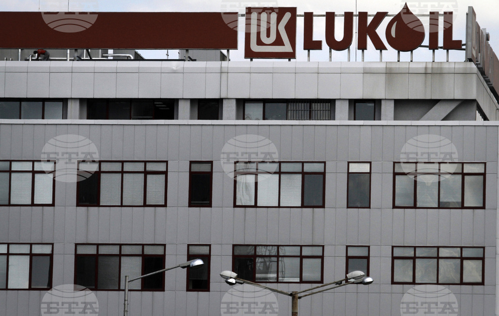 Поправката ''особен управител'' на ''Лукойл'' мина спешно за 30 секунди в енергийната комисия