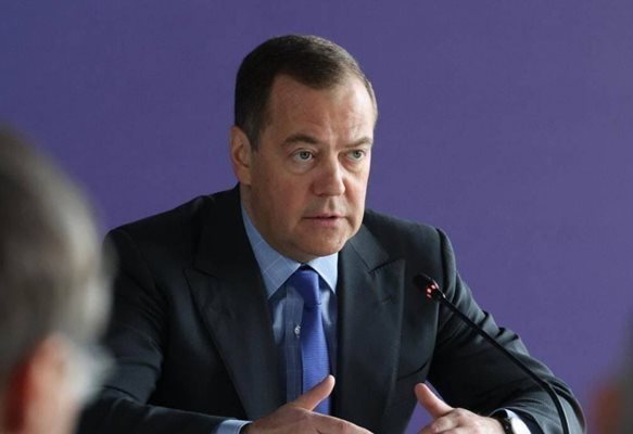 Медведев: САЩ са наш враг, Тръмп е на бойната пътека към Москва