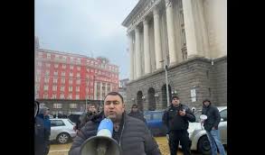 Симпатизанти и представители на партия „Величие“ блокираха центъра на София