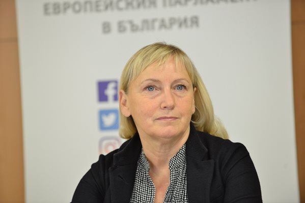 Елена Йончева: Планът на президента Тръмп спасява Украйна