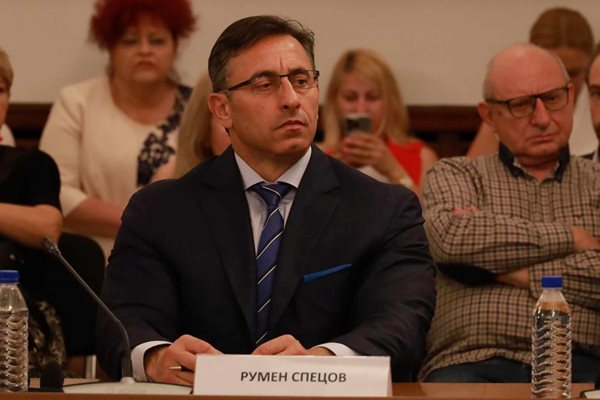 Спецов запази Евгени Маняхин в борда на „Лукойл“, но го освободи от председателския пост