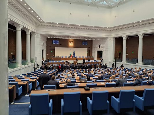 Фалстарт с кворума на парламента