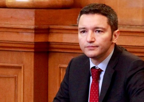 Вигенин: България трябва да стои твърдо на европейските позиции и да не остава сама