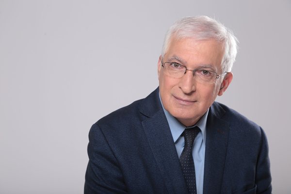 Кога за последен път синдикатите са правили стачки в ЧАСТНИ фирми? Не си спомням, но ми се струва че те атакуват в (може би) 100% от случаите държавата