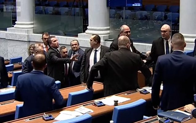 Пореден почти бой в парламента