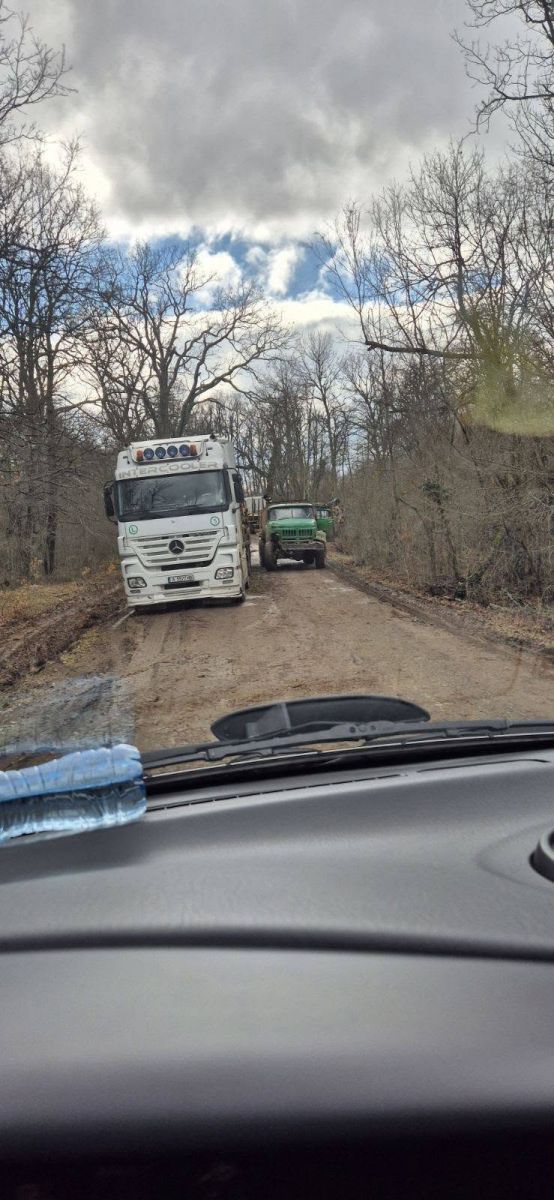 Г-н министър Христанов, това, което се случва по пътя за историческата местност Петрова нива, дали според Вас е допустимо?