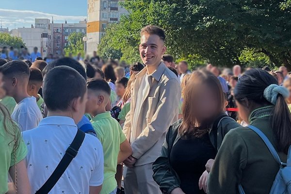 Задържаният пловдивски преподавател блудствал със своя ученичка на 16, пращал голи снимки и на 13-годишна