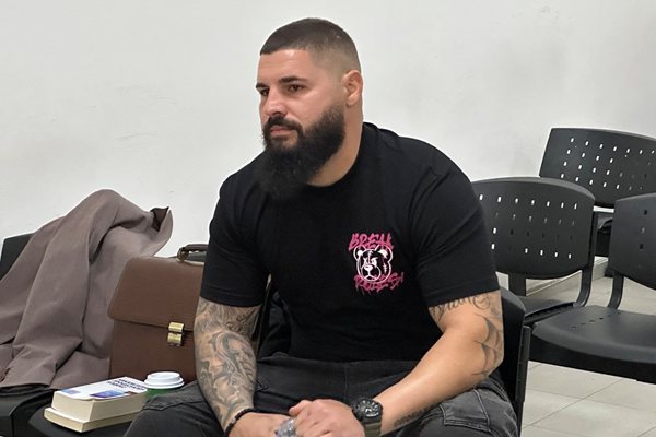 За първи път у нас съд осъди съд - ще плати 500 евро на Георги, обвинен за рязаната с макетен нож Дебора
