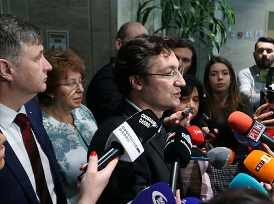 Крум Зарков: Осемте от БСП, които бламираха президентското вето, няма да са депутати