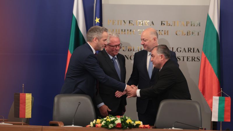 България и „Райнметал“ подписаха договор за изграждане на завод за барут и боеприпаси