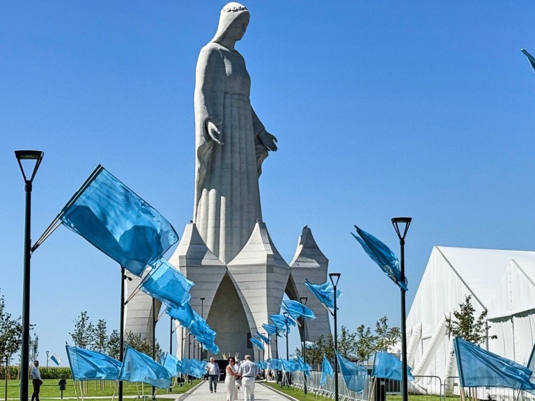 В Полша издигнаха най-голямата статуя на Дева Мария в Европа