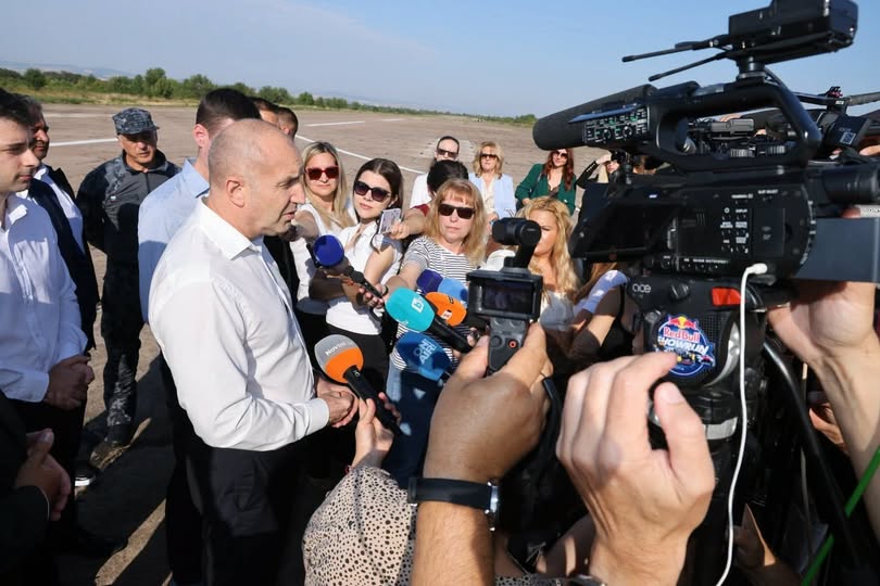 Радев: Призовавам всички, които посещават България, да спазват законите на страната ни, да уважават достойнството на българските граждани, да зачитат частната собственост