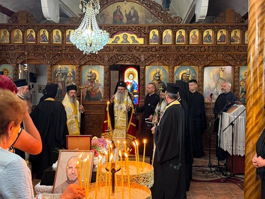 Съсипаха младото момче, нареждат до ковчега на Георги в Кричим на връх рождения му ден