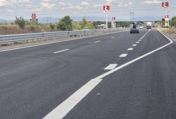 Двуетажен автобус с 84 души катастрофира на 