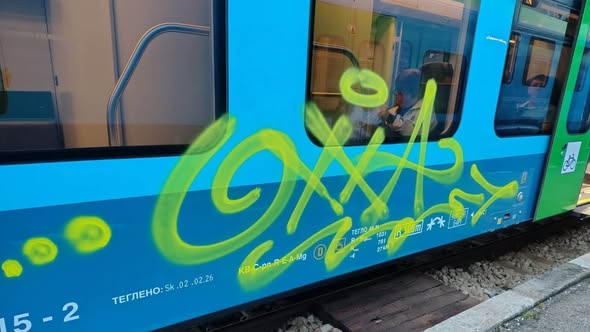 Онлайн петиция за пълна забрана на TikTok в България събра около 6000 подписа за няколко дни. Инициативата е на криминалните психолози от екипа на Assess, които поставят и по-широкия въпрос за ограничаване на достъпа на деца под 16 години до социалните мр