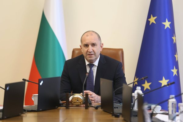 Румен Радев: Уродливи политически кръвосмешения доведоха до смачкани дела