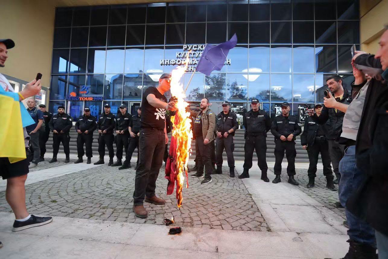 Ако държавата не може или не иска да се справи с шепа вандали кажете, че да сме наясно
